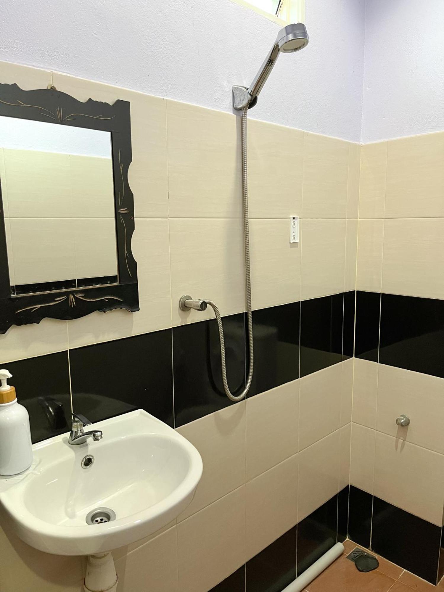 Rayyan'S Roomstay بانتايْ كوك المظهر الخارجي الصورة